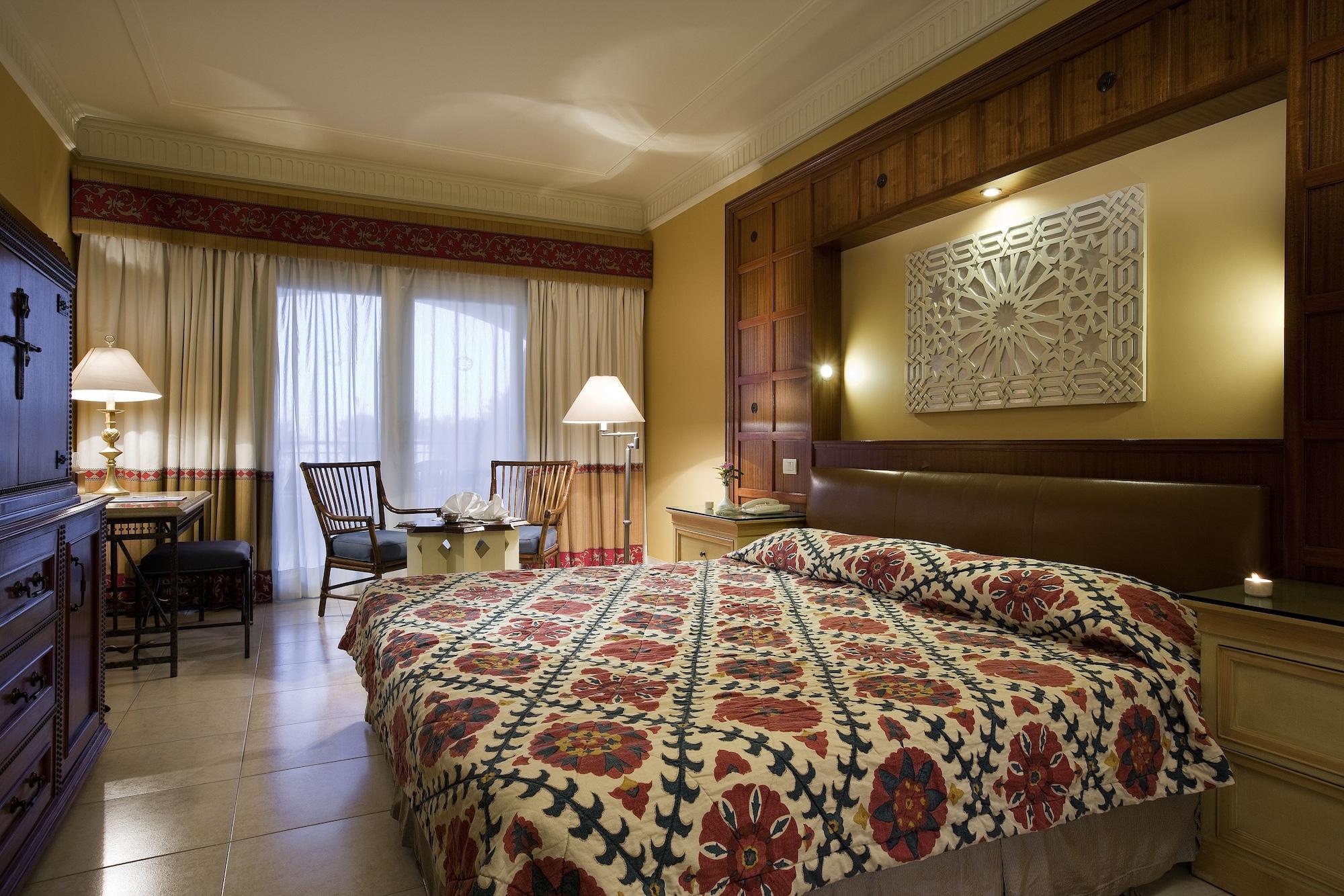 Mosaique Beach Resort Taba Heights Eksteriør billede A bedroom at the hotel