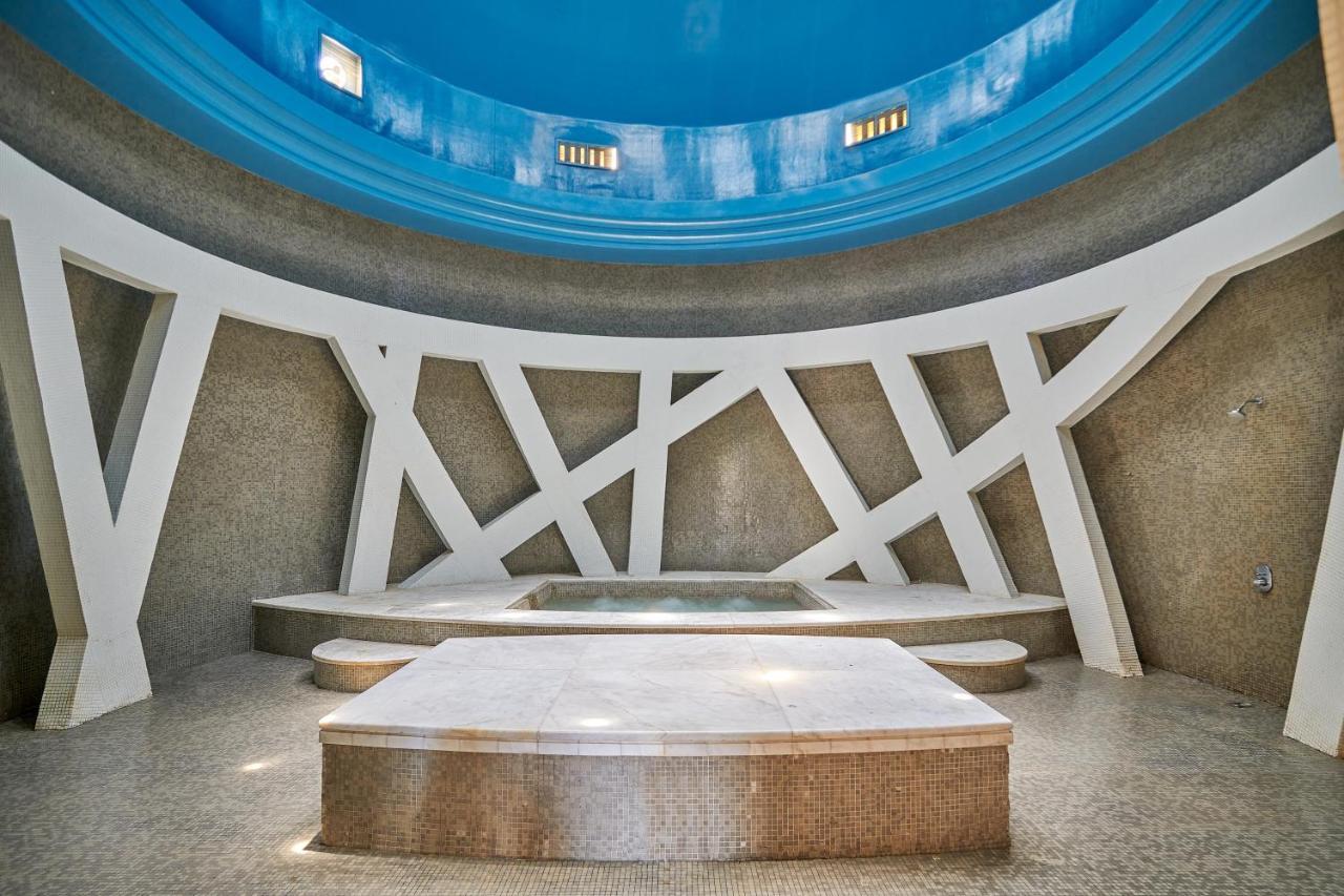 Mosaique Beach Resort Taba Heights Eksteriør billede The interior of the chapel