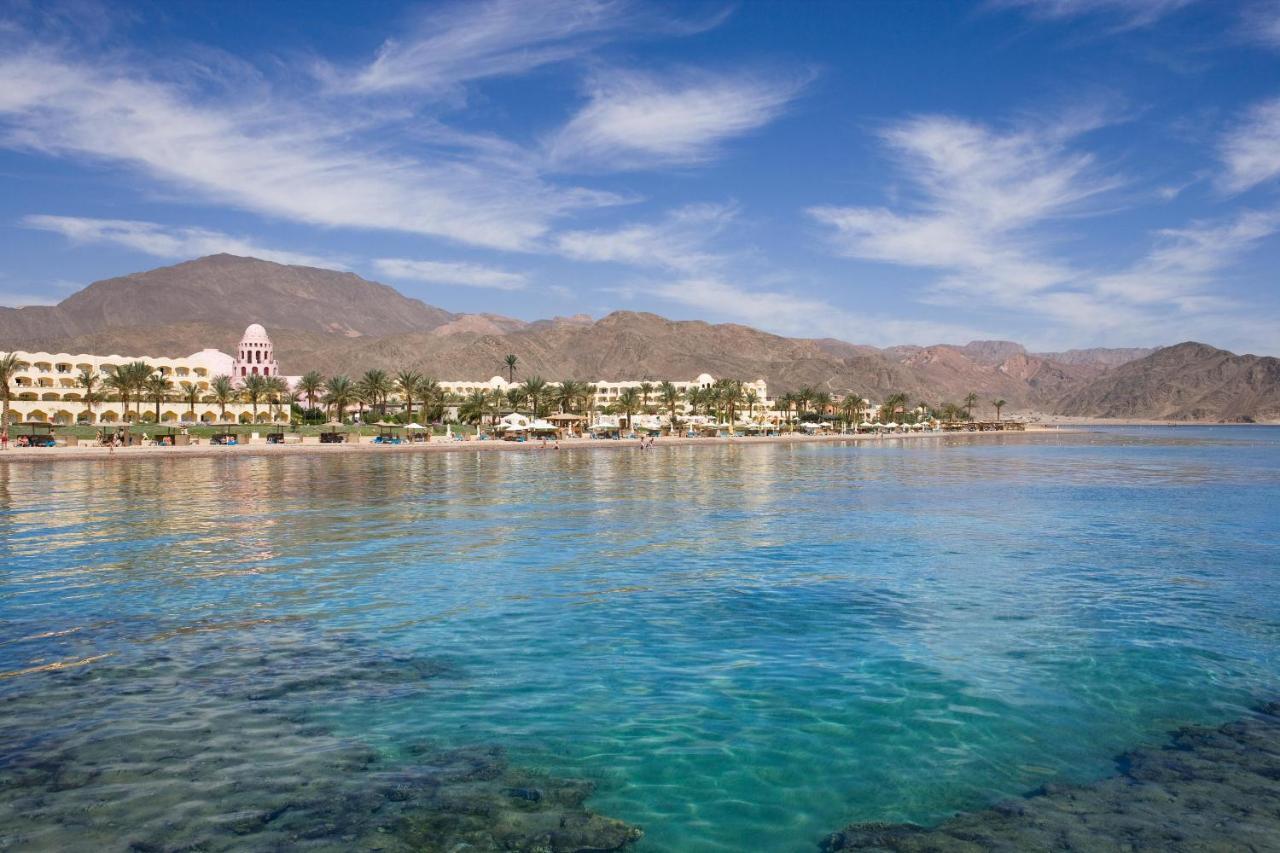 Mosaique Beach Resort Taba Heights Eksteriør billede View of the Red Sea at the Hilton Taba