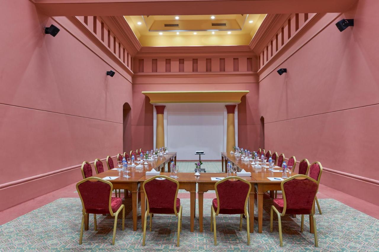 Mosaique Beach Resort Taba Heights Eksteriør billede The meeting room