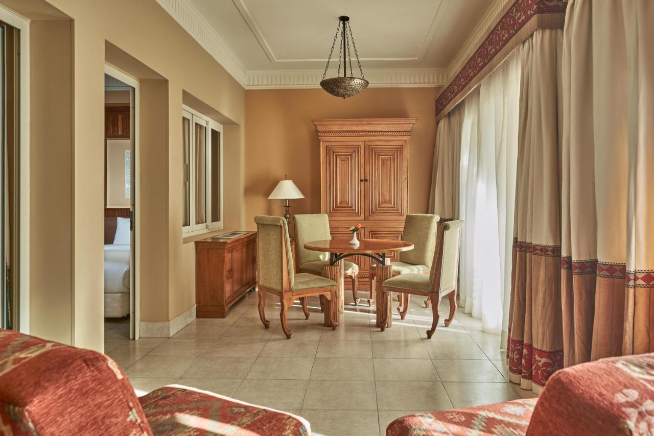 Mosaique Beach Resort Taba Heights Eksteriør billede A suite at the Hilton