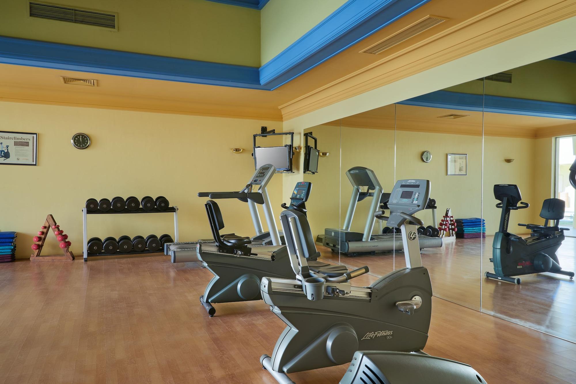 Mosaique Beach Resort Taba Heights Eksteriør billede The gym at the hotel